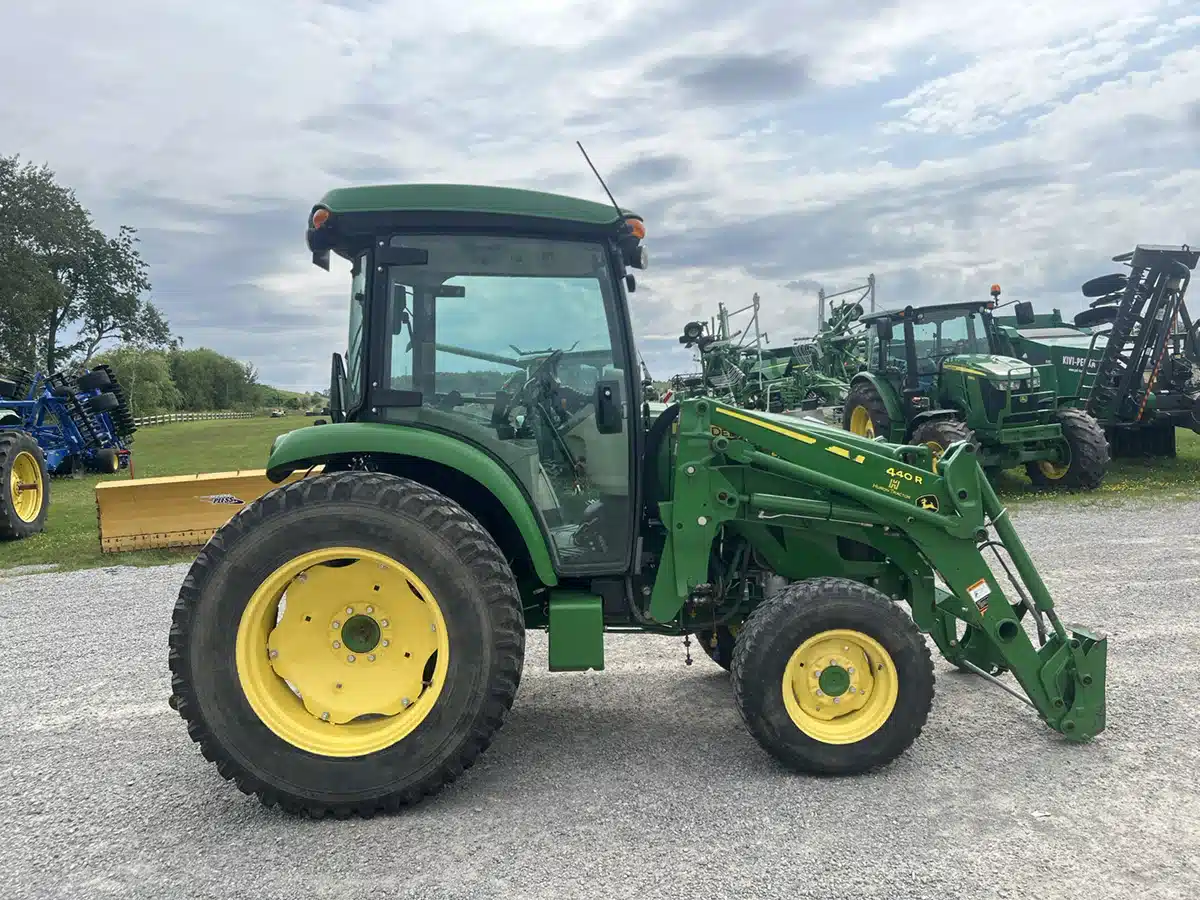 Photo de la Galerie 1 pour 2019 John Deere 4066R Tracteur