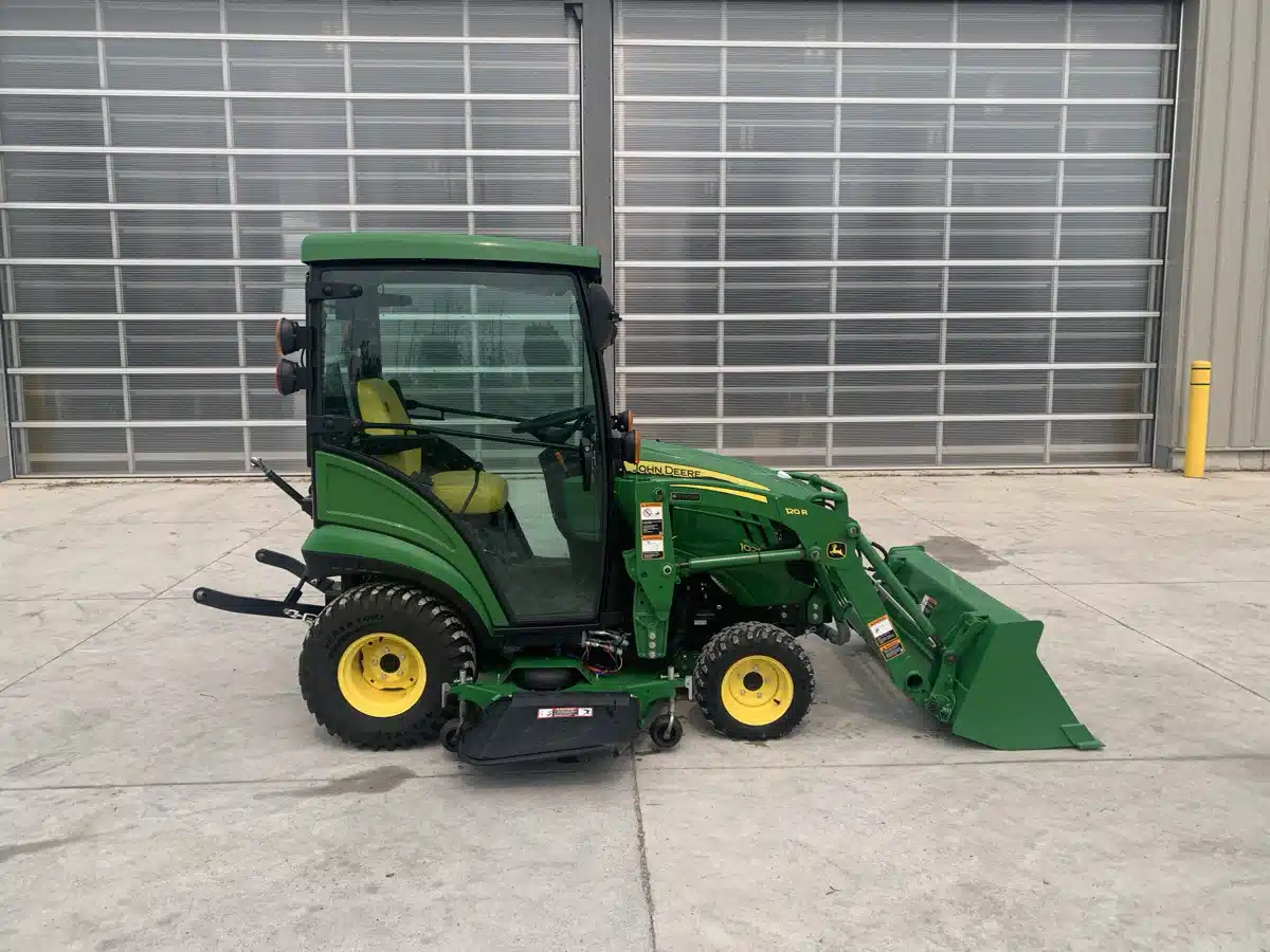 Photo de la Galerie 2 pour 2021 John Deere 1025R Tracteur