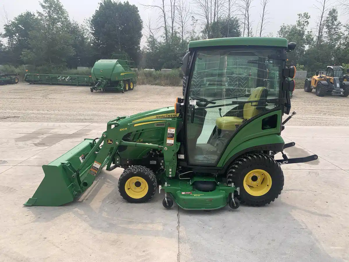 Photo de la Galerie 1 pour 2021 John Deere 1025R Tracteur