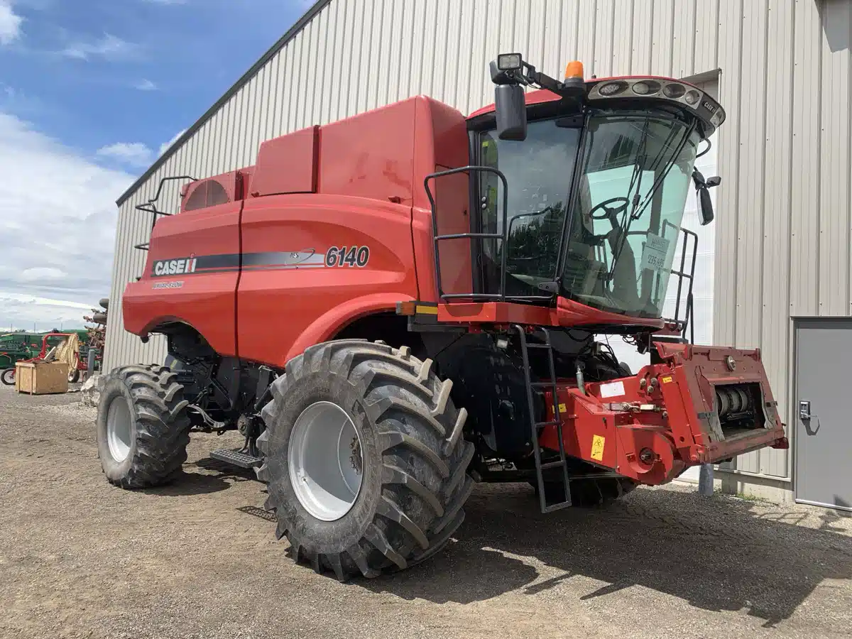 Gallery image 2 for 2016 Case IH 6140 Combine