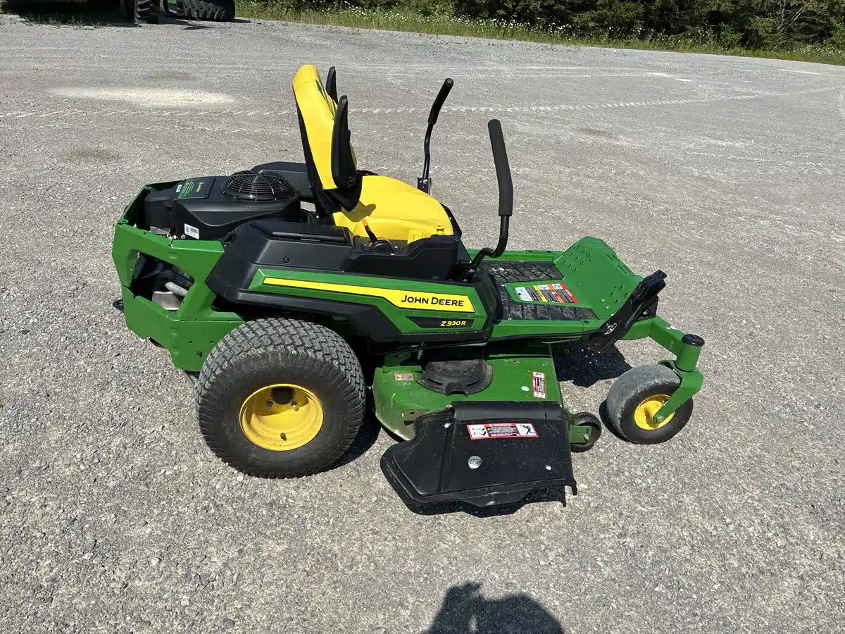 Photo de la Galerie 1 pour 2026 John Deere Z330R Tondeuse à rayon de braquage zéro