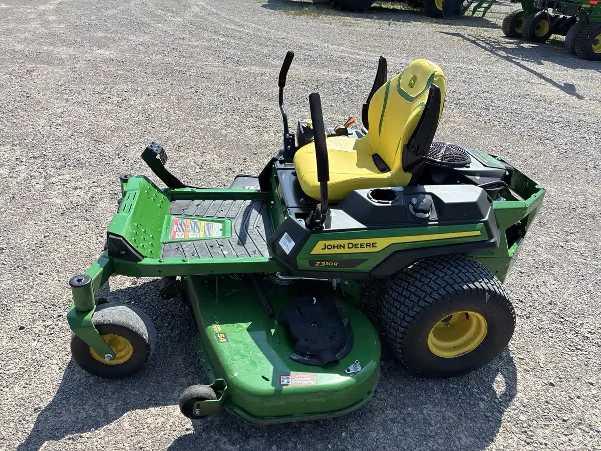 Photo de la Galerie 2 pour 2026 John Deere Z330R Tondeuse à rayon de braquage zéro