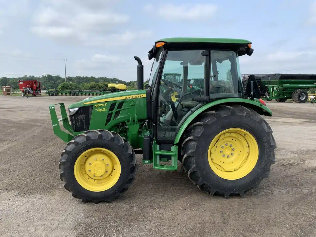 Gallery image 2 for 2025 John Deere 5075E Tractor