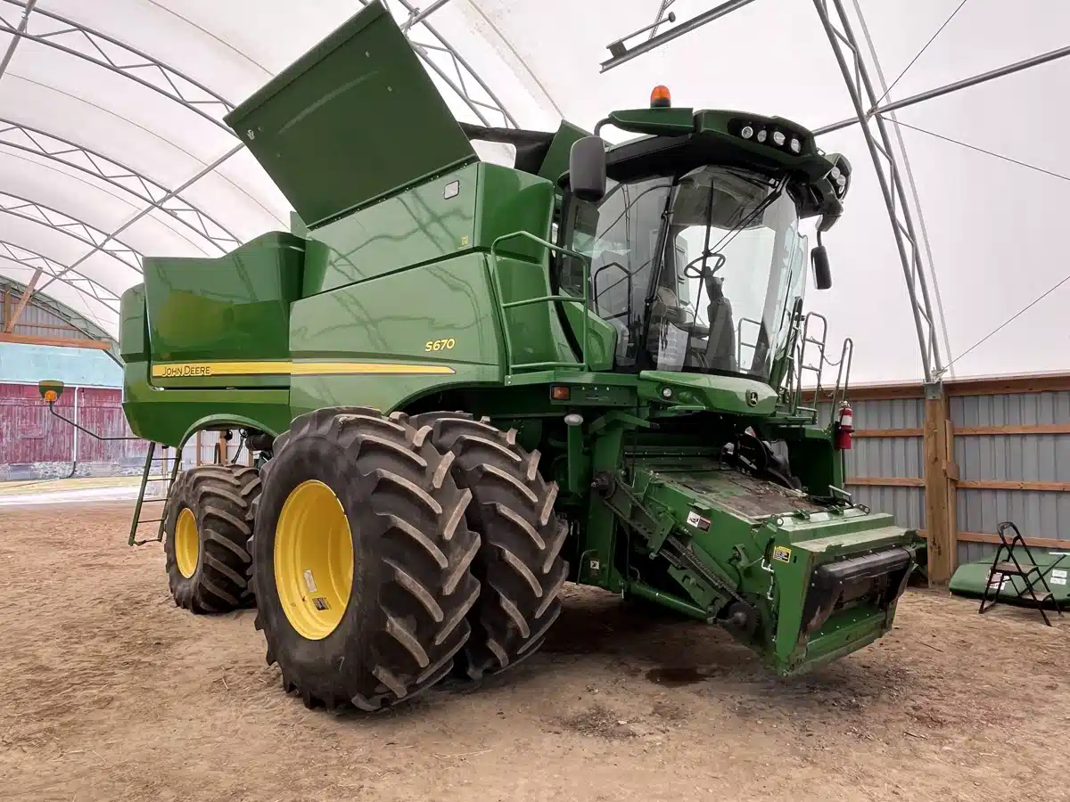 Gallery image 1 for 2015 John Deere S670 Combine