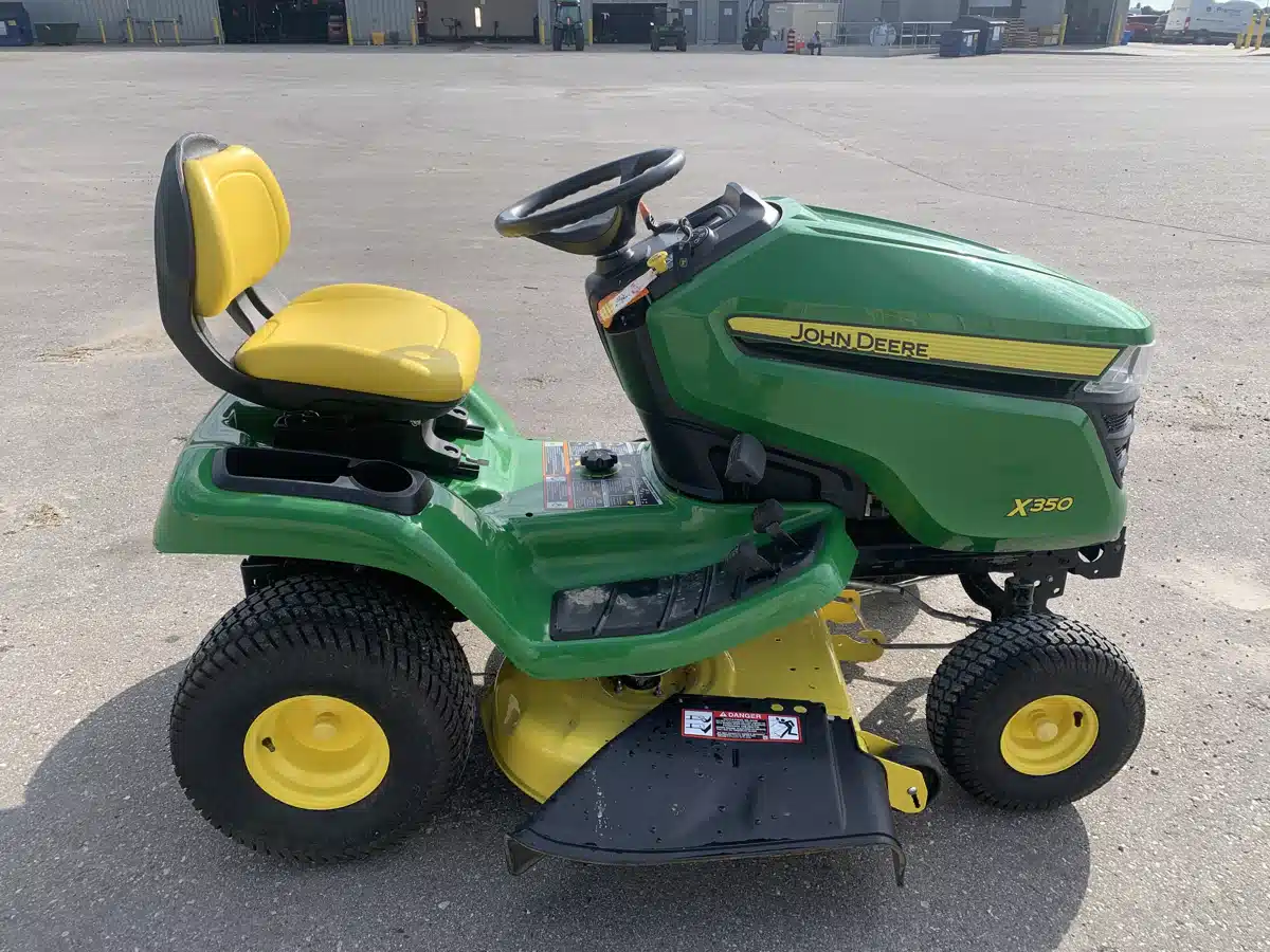 Gallery image 1 for 2020 John Deere X350 Lawn Tractor