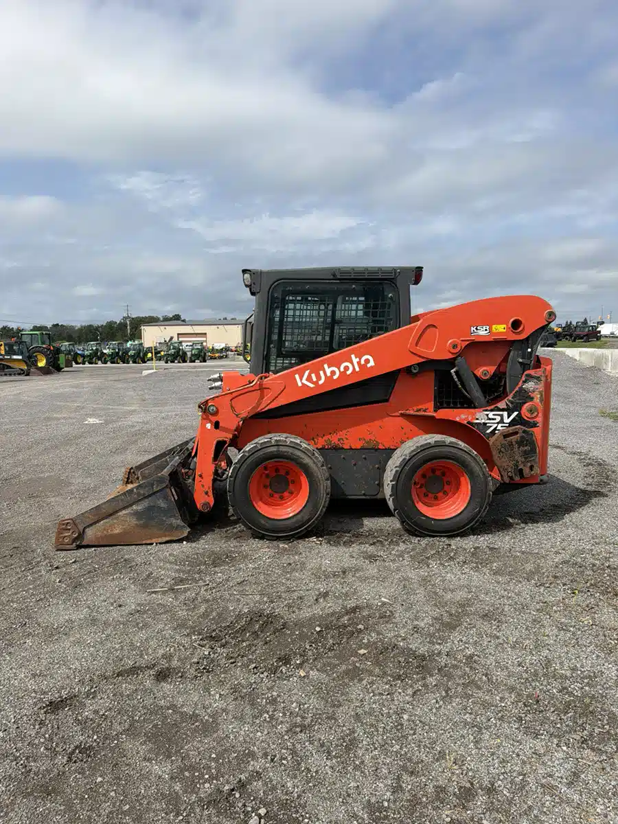 Gallery image 1 for 2023 Kubota SSV75 Skid Steer