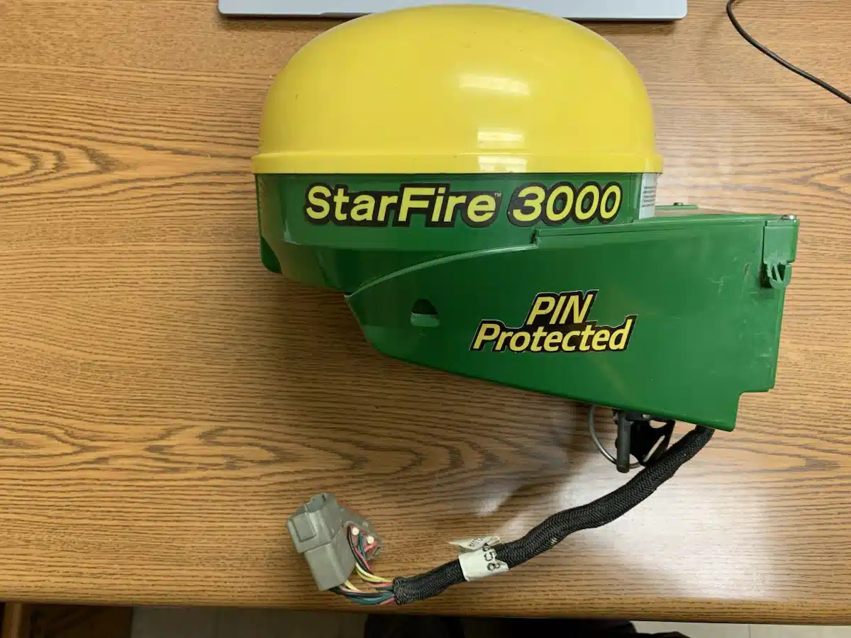 Gallery image 1 for John Deere STARFIRE 3000 Guidance System