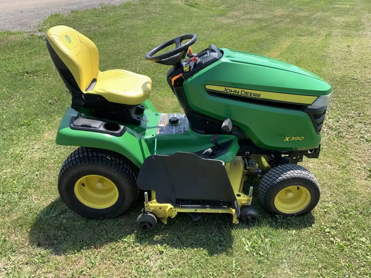 Gallery image 1 for 2021 John Deere X390 Lawn Tractor