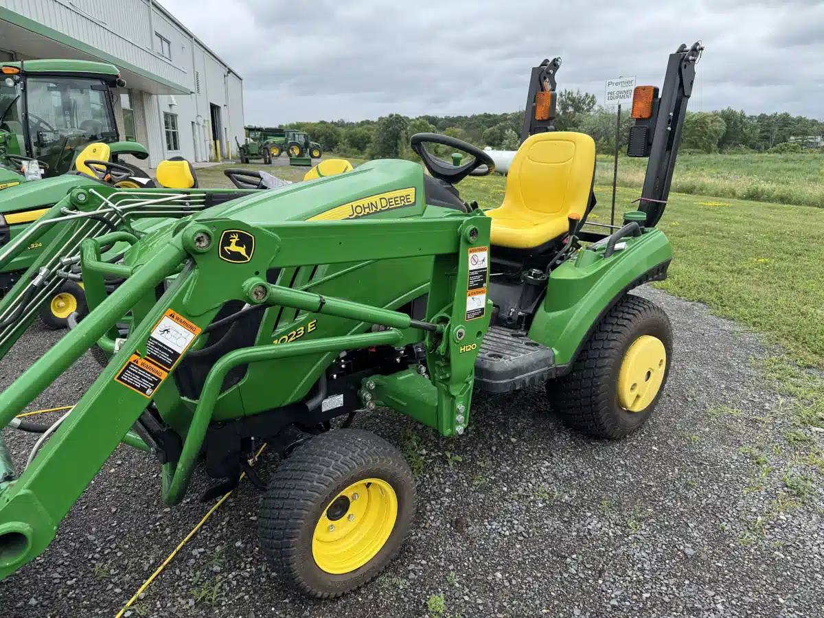 Gallery image 2 for 2018 John Deere 1023E Tractor