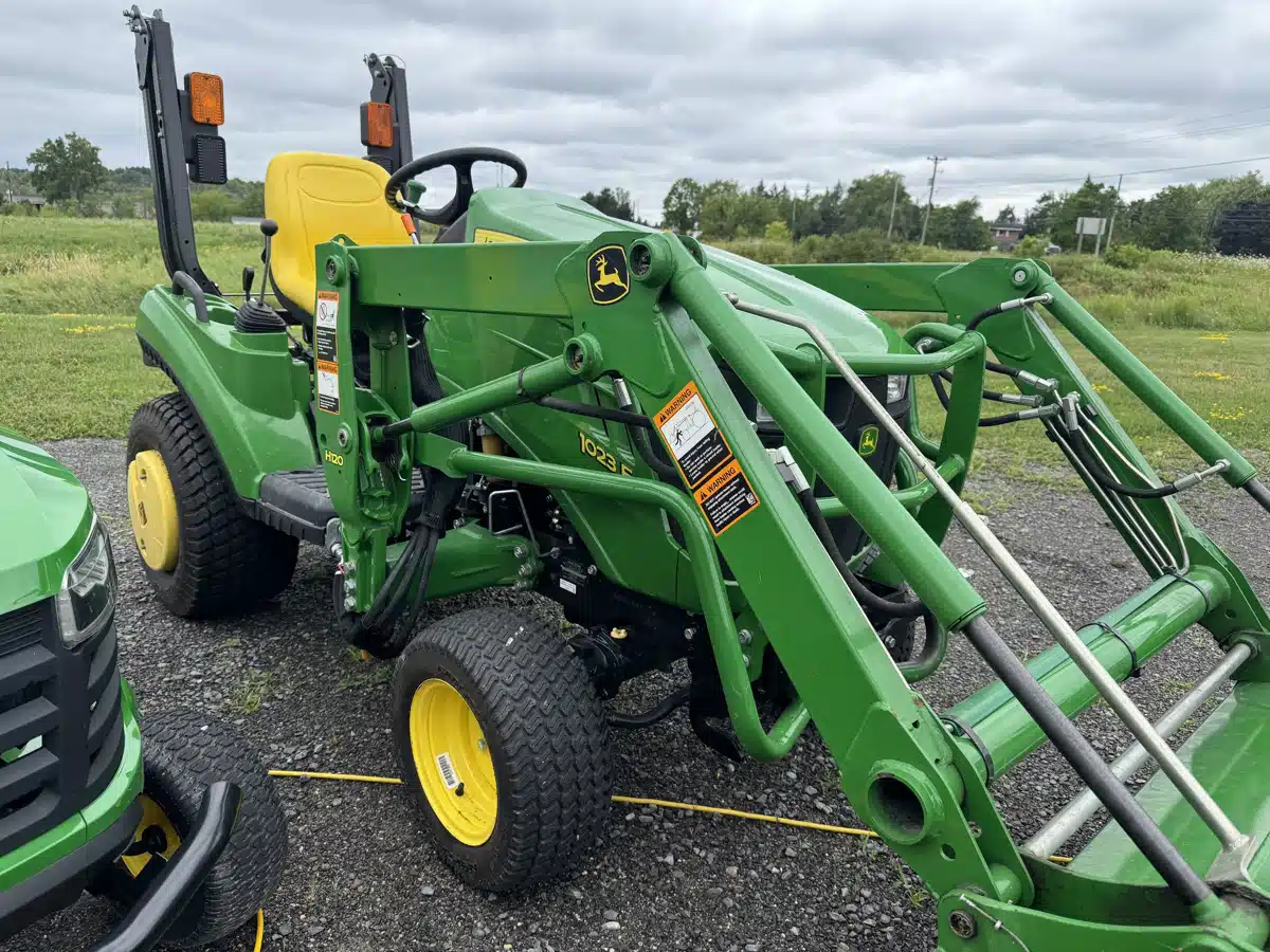 Gallery image 1 for 2018 John Deere 1023E Tractor