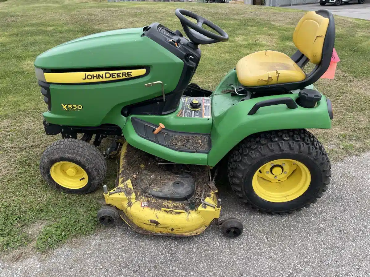 Photo de la Galerie 2 pour 2012 John Deere X530 Tracteur à pelouse