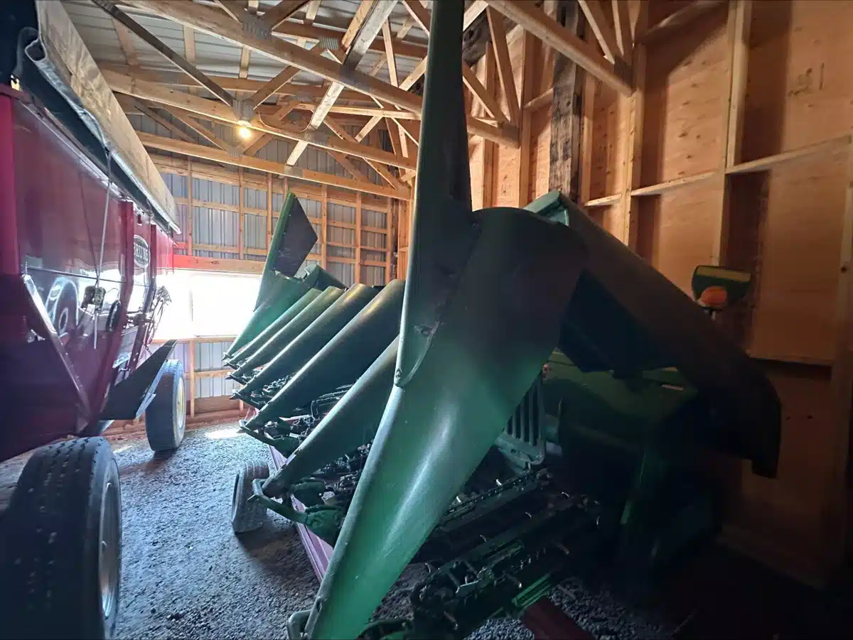 Gallery image 1 for 2006 John Deere 693 Header - Row Crop