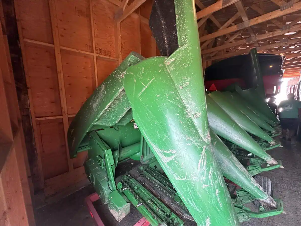 Gallery image 2 for 2006 John Deere 693 Header - Row Crop