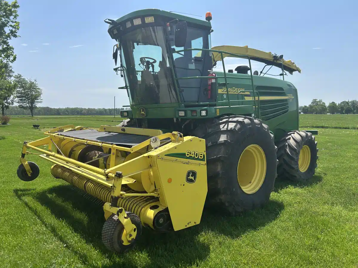 Gallery image 2 for 2004 John Deere 7200 Forage Harvester