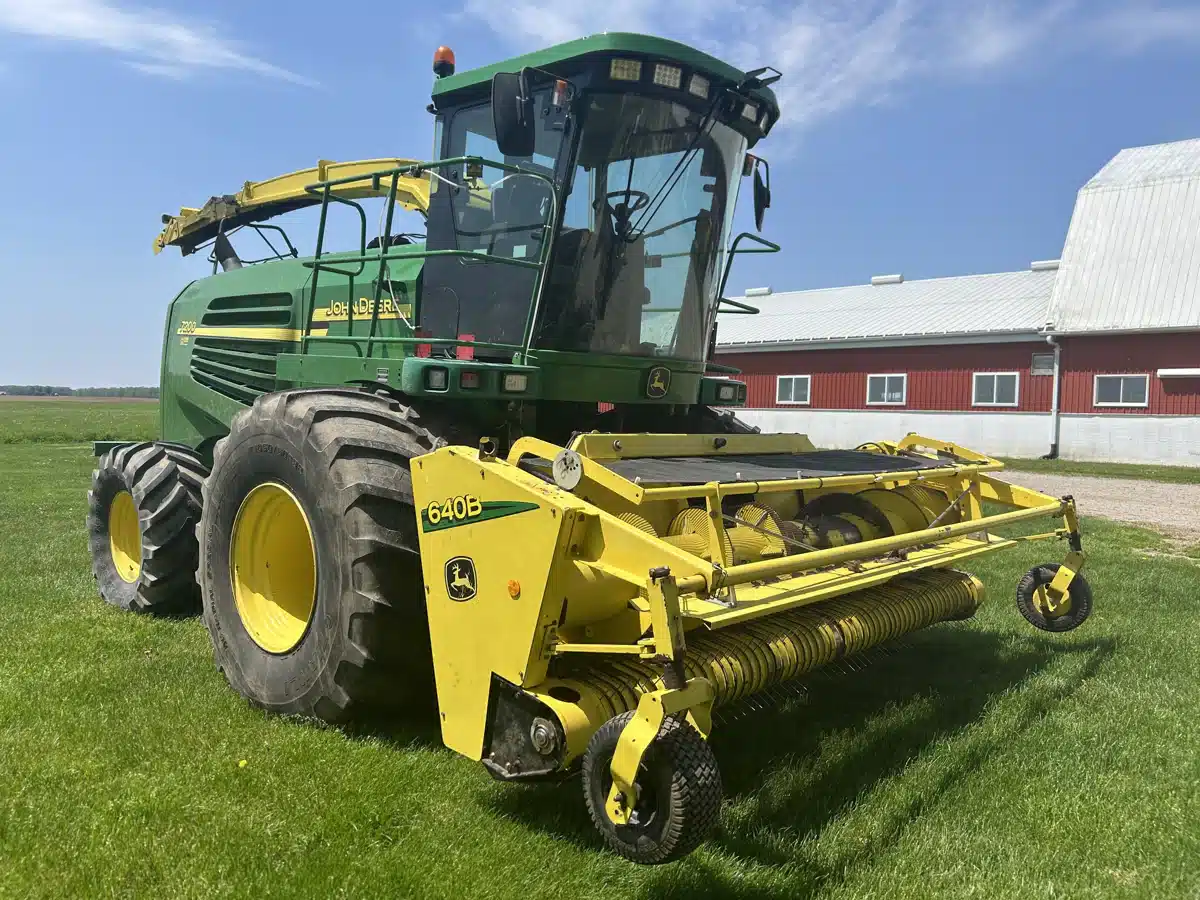 Gallery image 1 for 2004 John Deere 7200 Forage Harvester