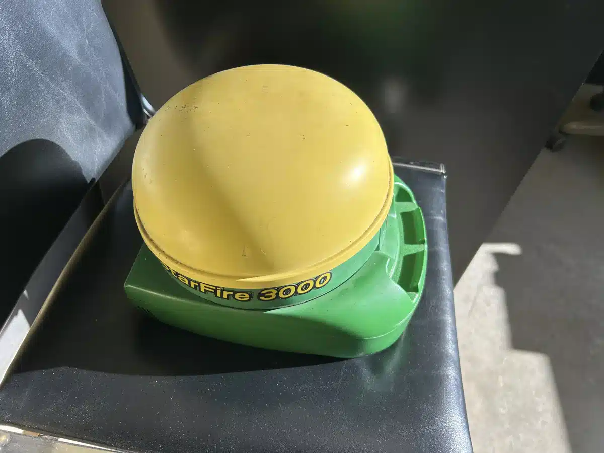 Gallery image 1 for 2011 John Deere STARFIRE 3000 Guidance System