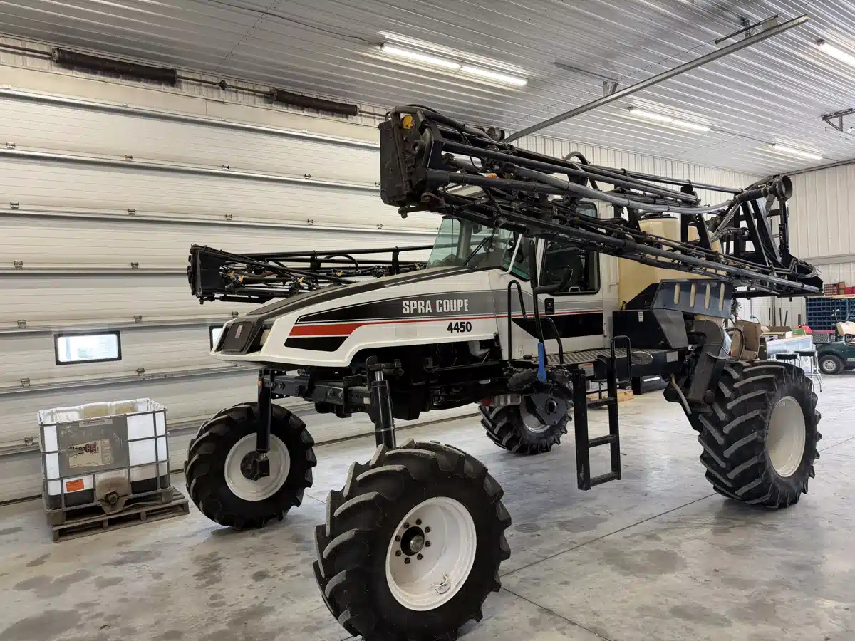 Gallery image 2 for 2005 Spra-Coupe 4450 Sprayer - Self Propelled