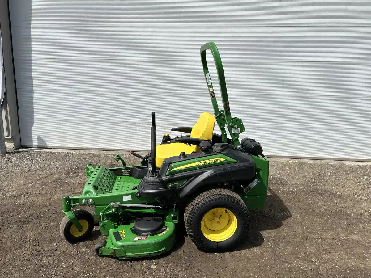 Photo de la Galerie 1 pour 2019 John Deere Z915E Tondeuse à rayon de braquage zéro