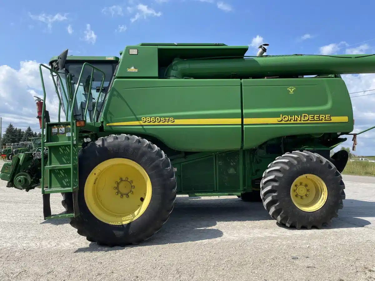 Gallery image 2 for 2004 John Deere 9860 STS Combine
