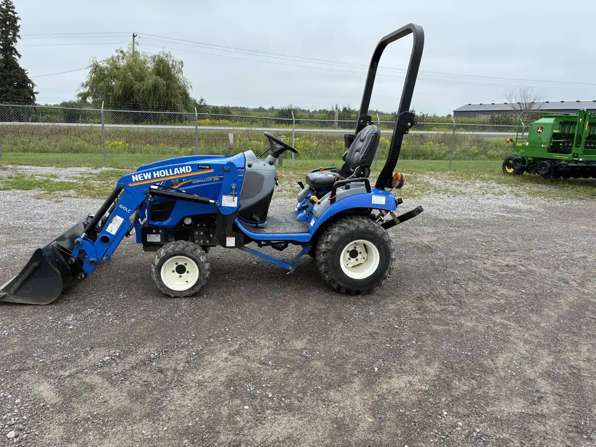 Photo de la Galerie 2 pour 2022 New Holland WORKMASTER 25S Tracteur