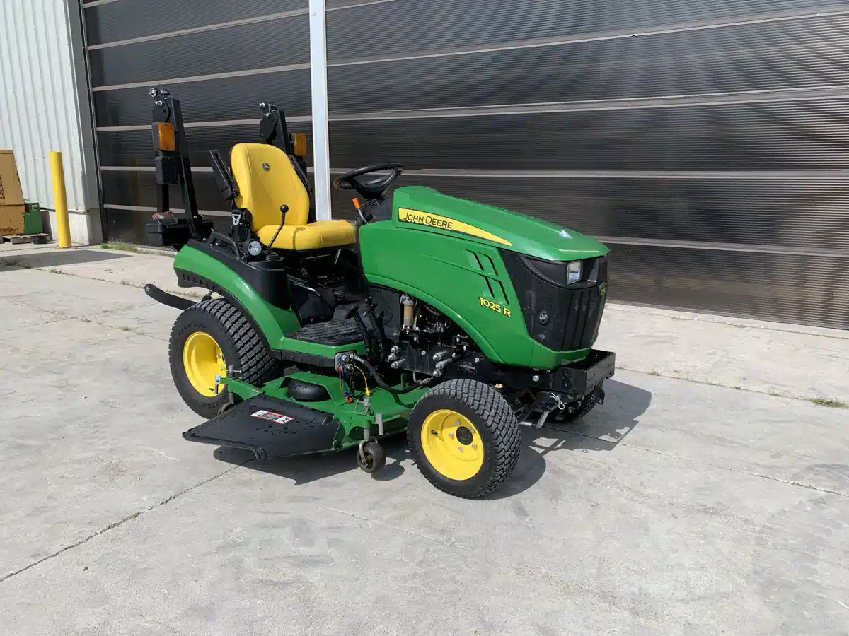 Gallery image 2 for 2021 John Deere 1025R Tractor