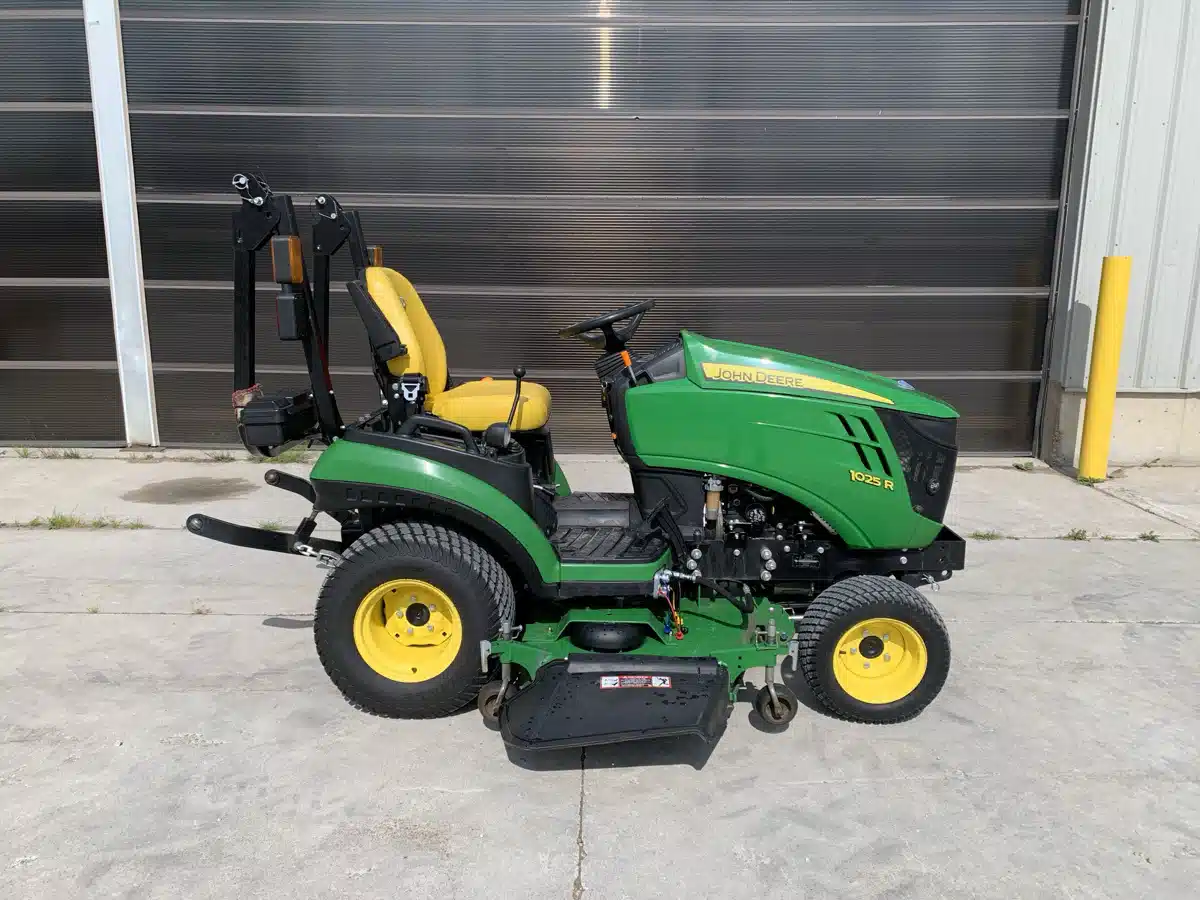 Gallery image 1 for 2021 John Deere 1025R Tractor