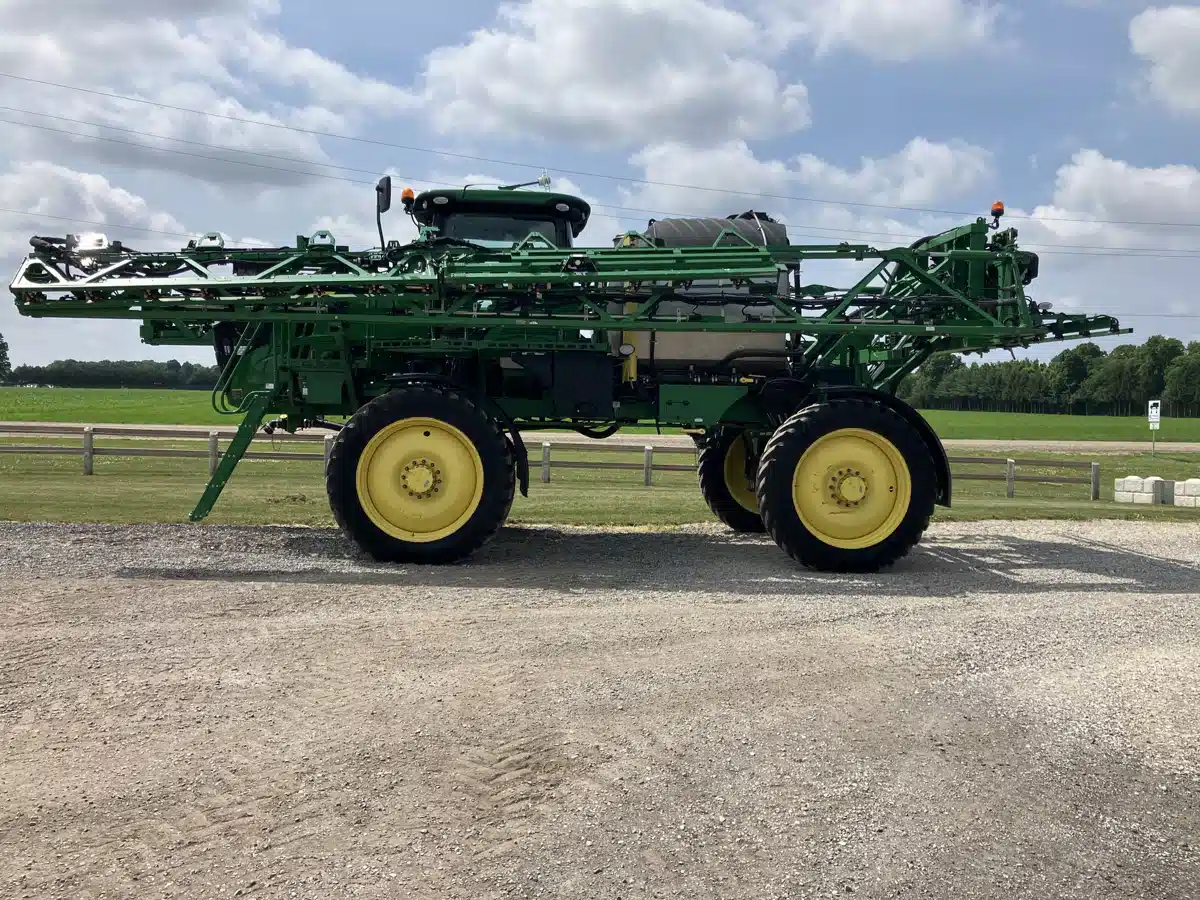 Photo de la Galerie 1 pour 2020 John Deere R4044 Arroseur - Automoteur