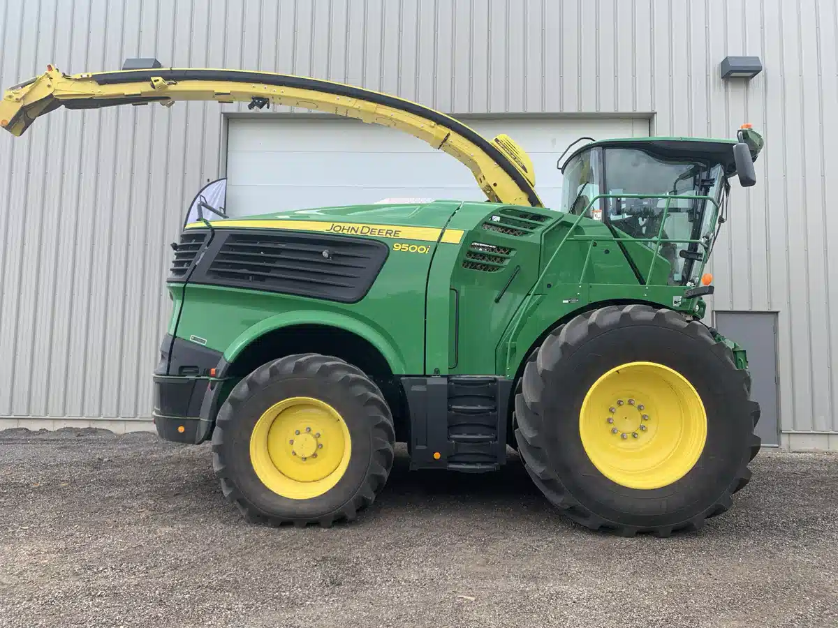 Gallery image 2 for 2023 John Deere 9500 Combine