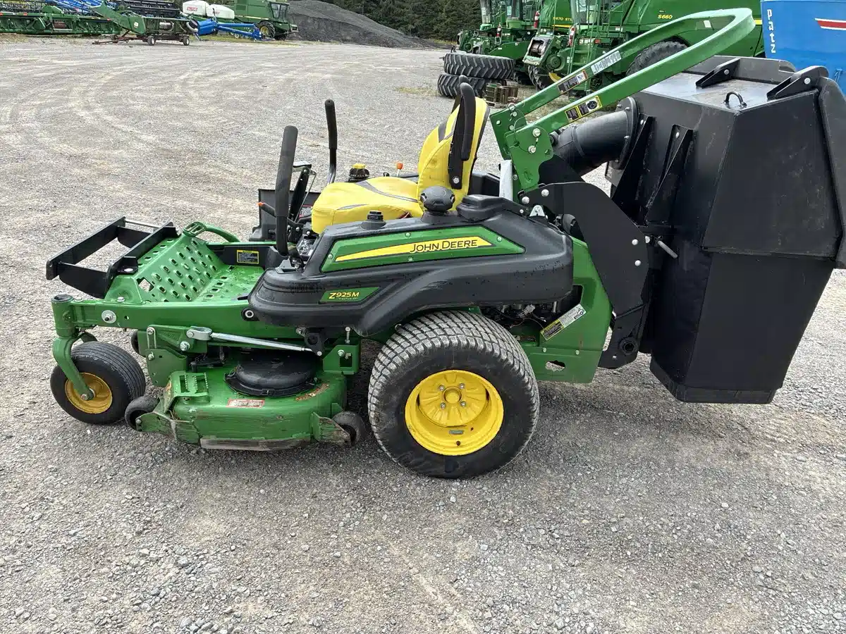 Gallery image 1 for 2017 John Deere Z925M - MOD Mower - Zero Turn