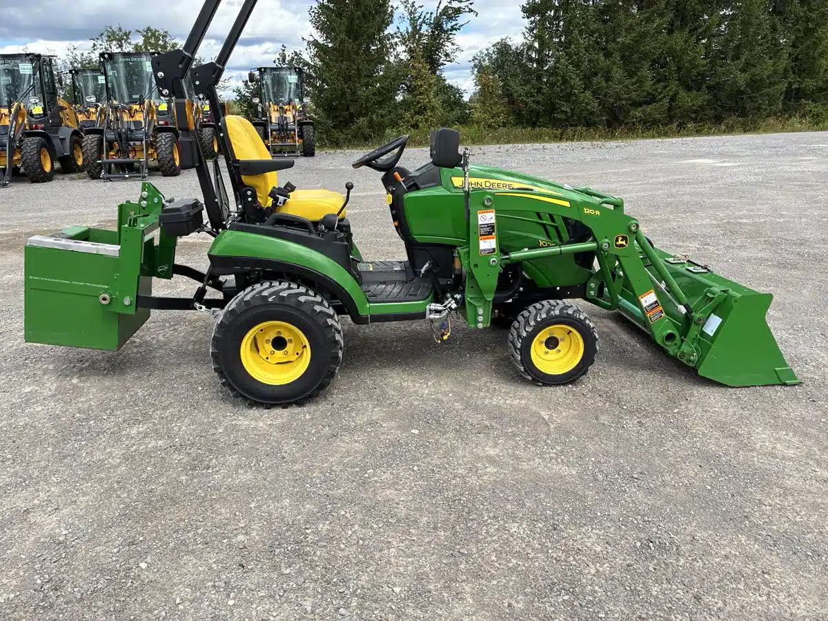 Gallery image 1 for 2022 John Deere 1025R Tractor