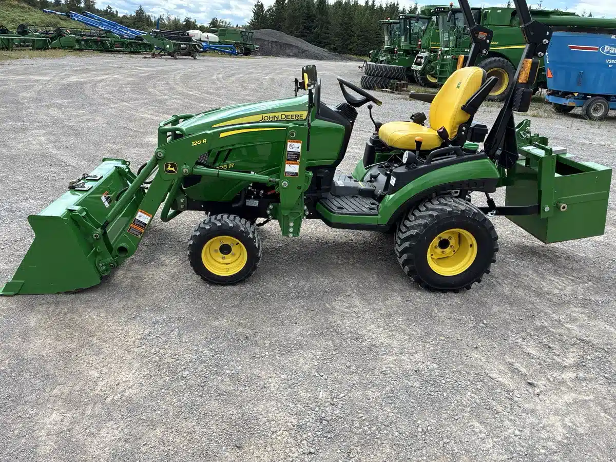 Gallery image 2 for 2022 John Deere 1025R Tractor
