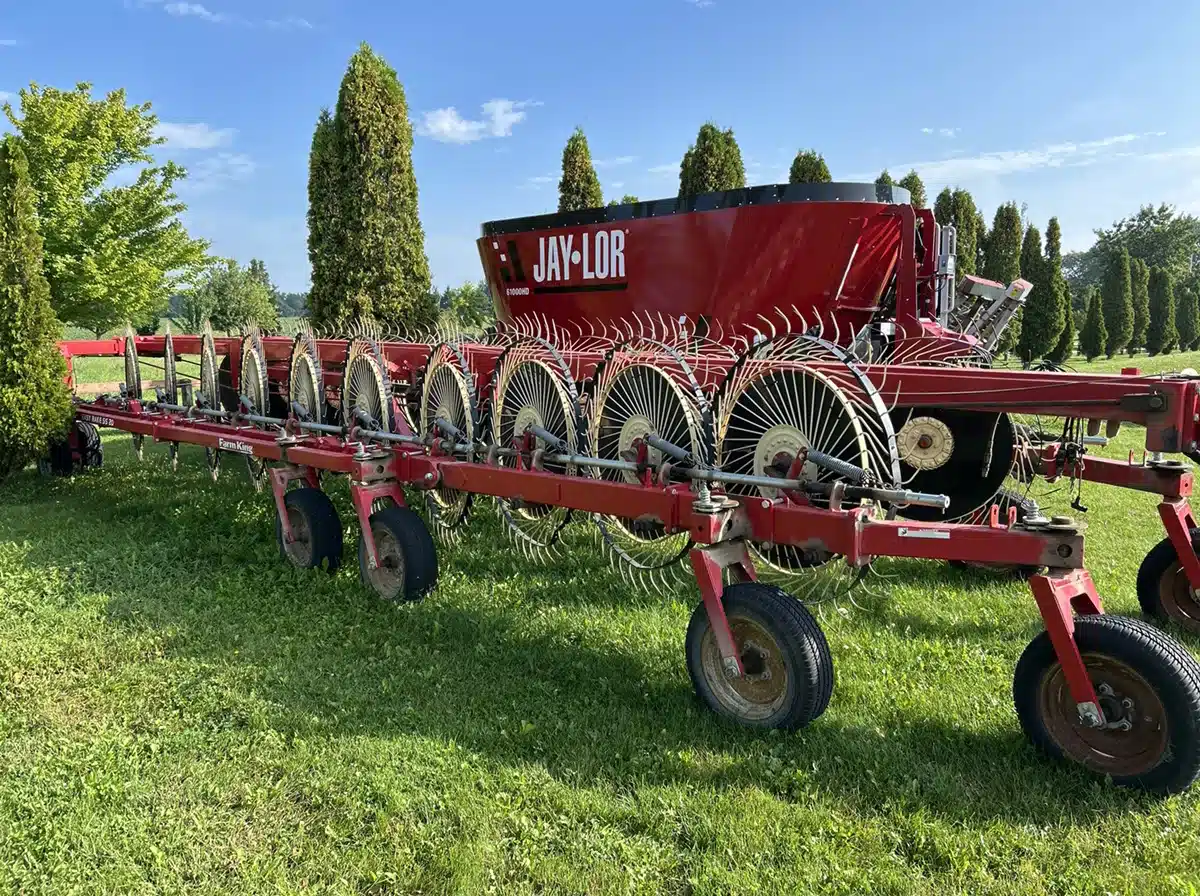 Gallery image 1 for 2014 Buhler Farm King RFKS20 Rake