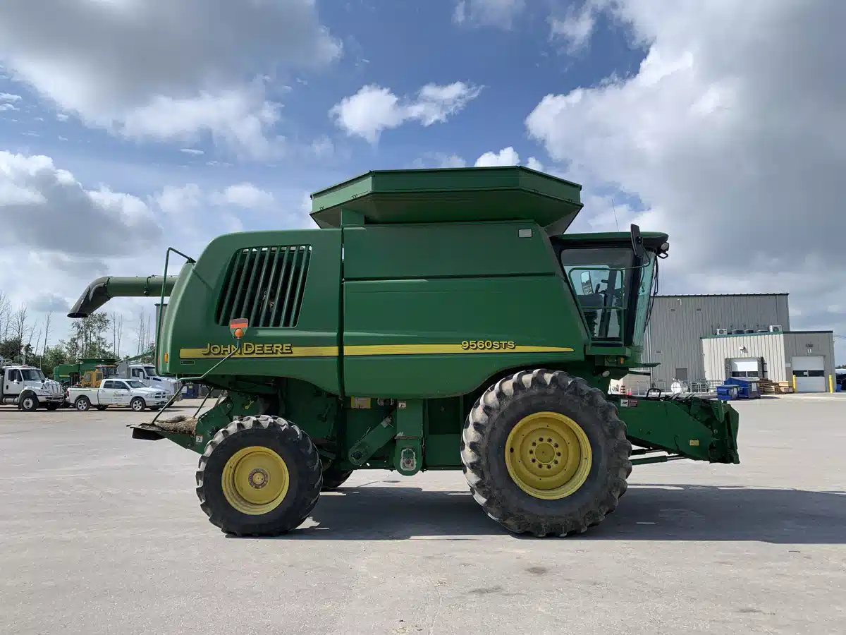 Gallery image 2 for 2006 John Deere 9560 STS Combine