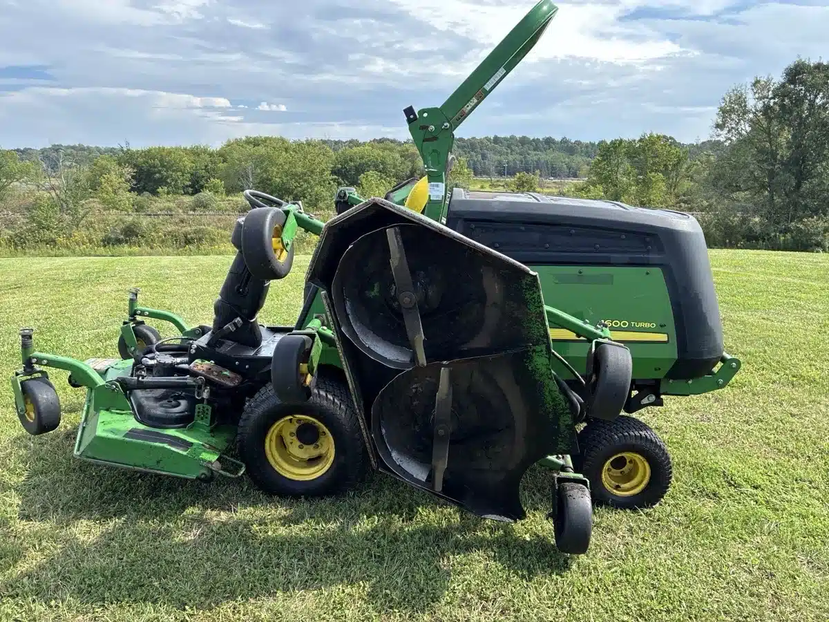 Gallery image 1 for 2017 John Deere 1600 Mower - Front Deck