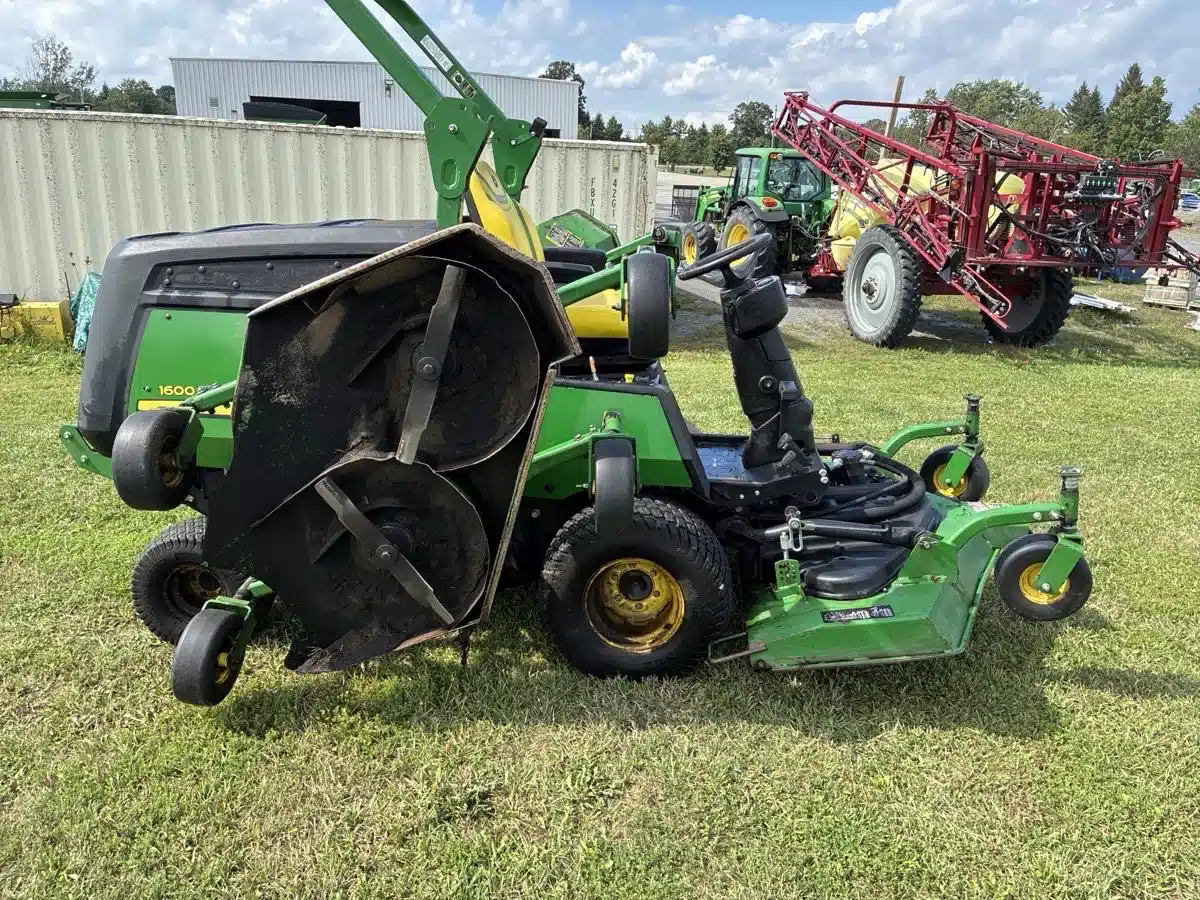 Gallery image 2 for 2017 John Deere 1600 Mower - Front Deck