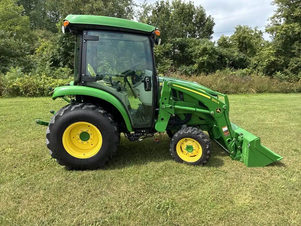 Gallery image 1 for 2021 John Deere 3039R Tractor
