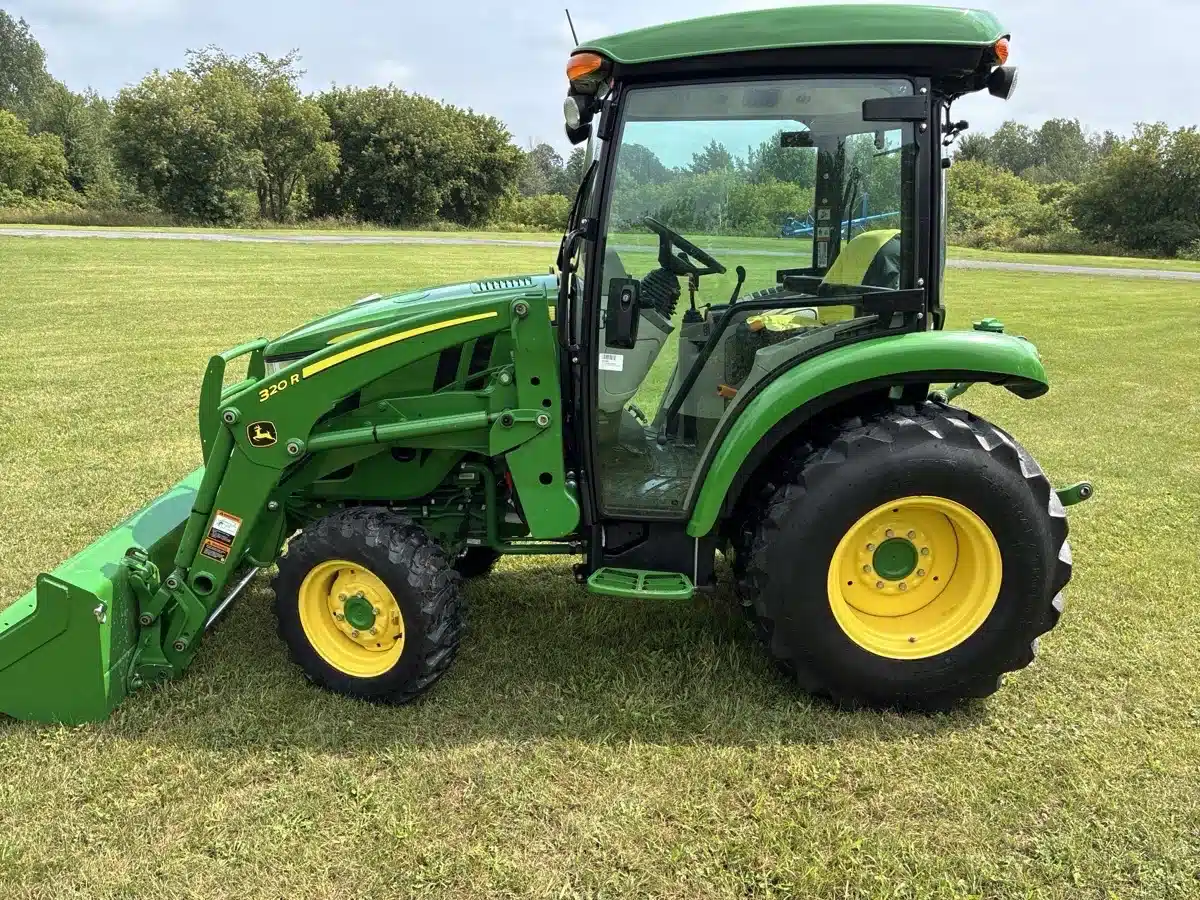 Gallery image 2 for 2021 John Deere 3039R Tractor