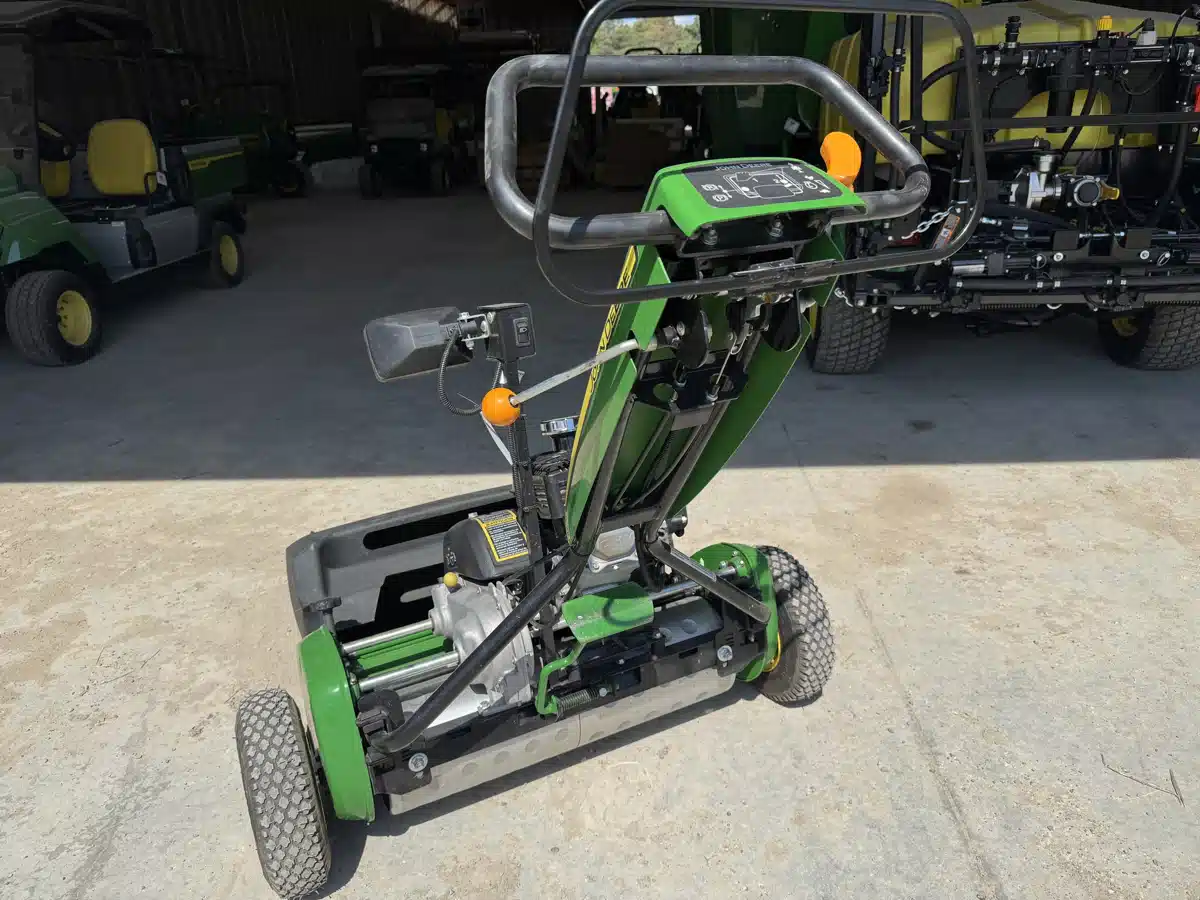 Gallery image 2 for 2018 John Deere 260SL Mower - Golf Green