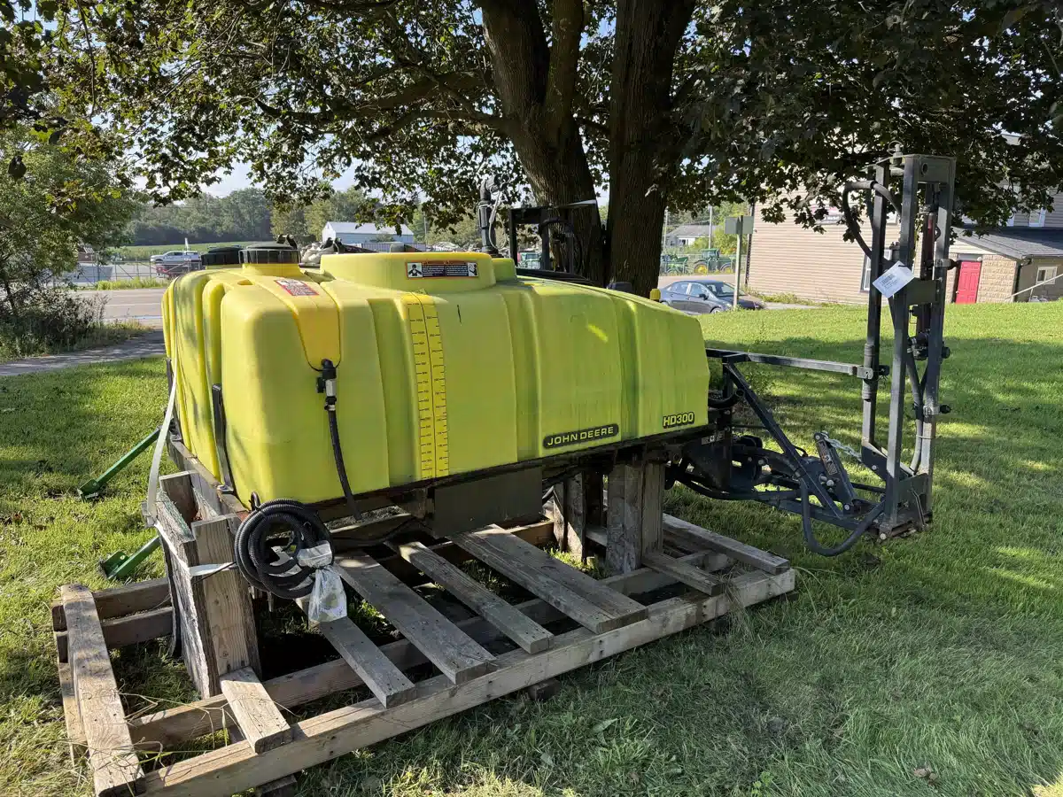 Photo de la Galerie 2 pour 2016 John Deere HD300 Arroseur - 3 points/Montés