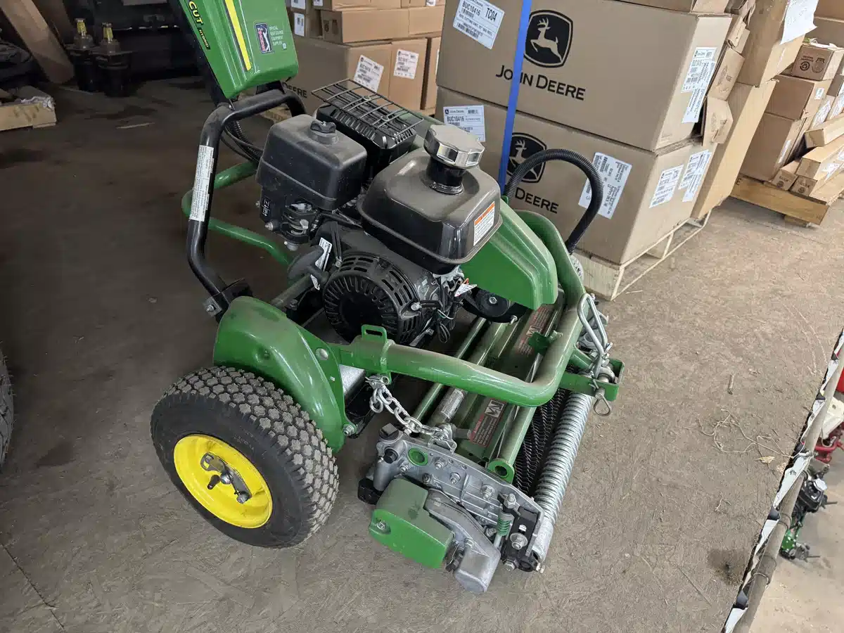 Gallery image 2 for 2024 John Deere 220E Mower - Golf Green