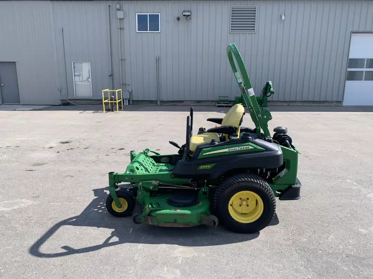 Gallery image 1 for 2013 John Deere Z925M Mower - Zero Turn