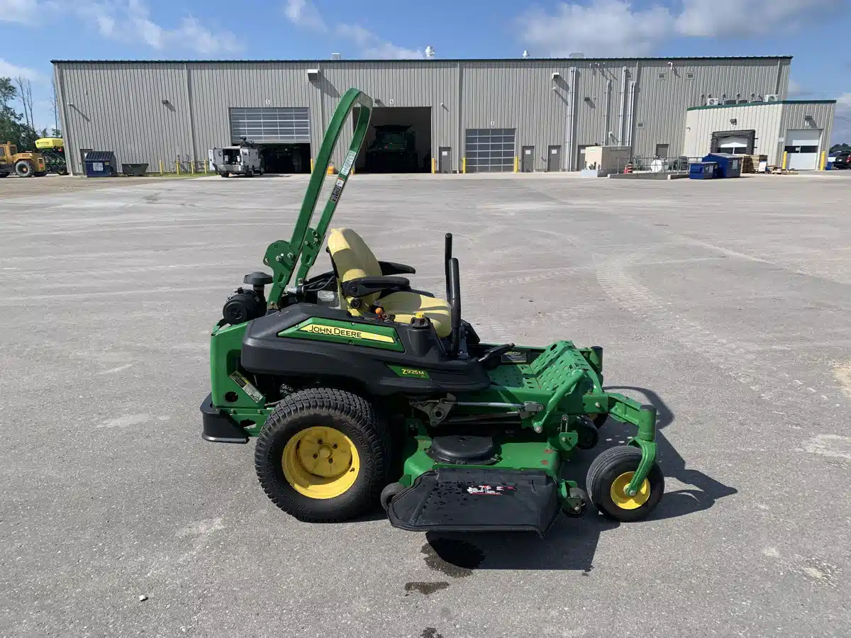 Gallery image 2 for 2013 John Deere Z925M Mower - Zero Turn