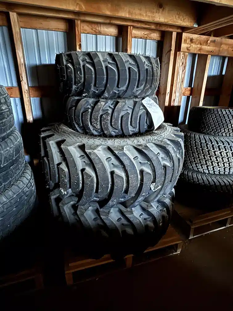 Gallery image 1 for John Deere BLV10600 Tires