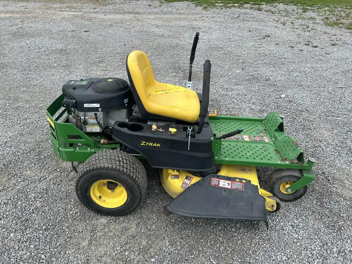 Photo de la Galerie 2 pour 2016 John Deere Z335E Tondeuse à rayon de braquage zéro