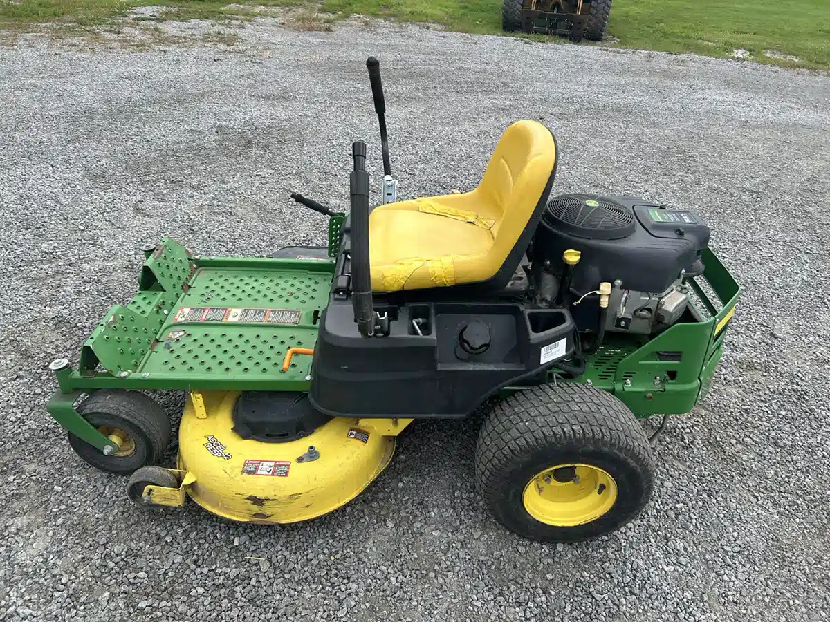 Photo de la Galerie 1 pour 2016 John Deere Z335E Tondeuse à rayon de braquage zéro