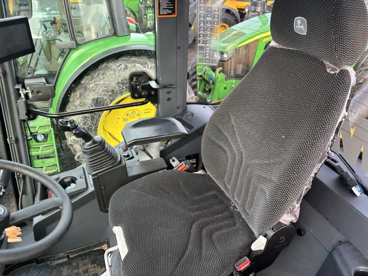 Gallery image 2 for 2024 John Deere 324P Tractor Loader