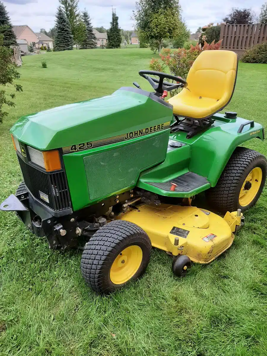 Photo de la Galerie 1 pour 1998 John Deere 425 Tracteur à pelouse