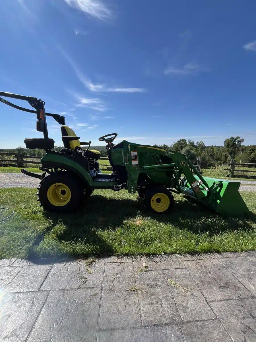 Gallery image 1 for 2018 John Deere 1025R Tractor