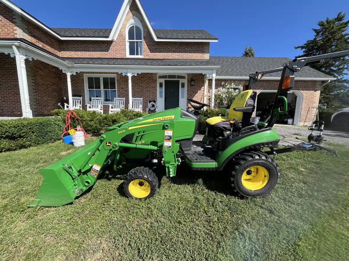 Gallery image 2 for 2018 John Deere 1025R Tractor