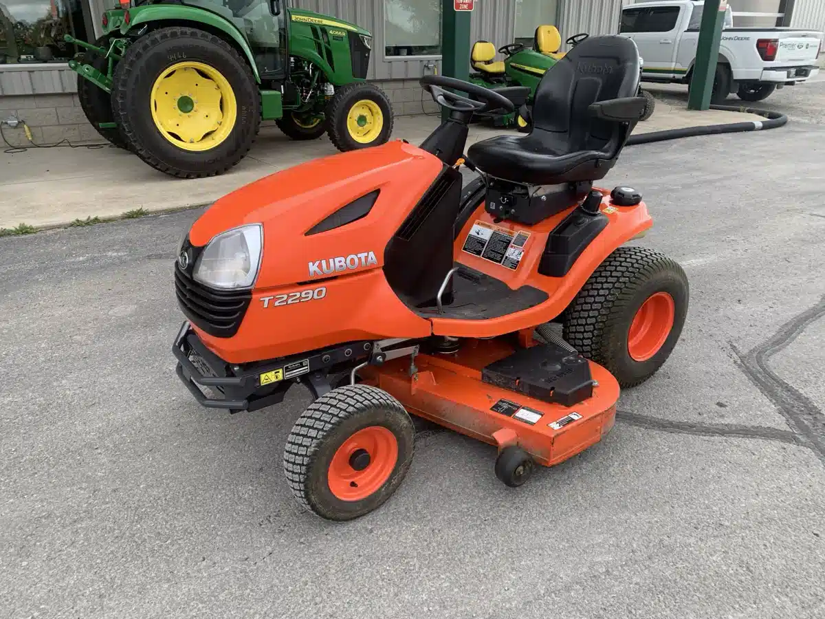 Gallery image 2 for 2020 Kubota T2290 Lawn Tractor